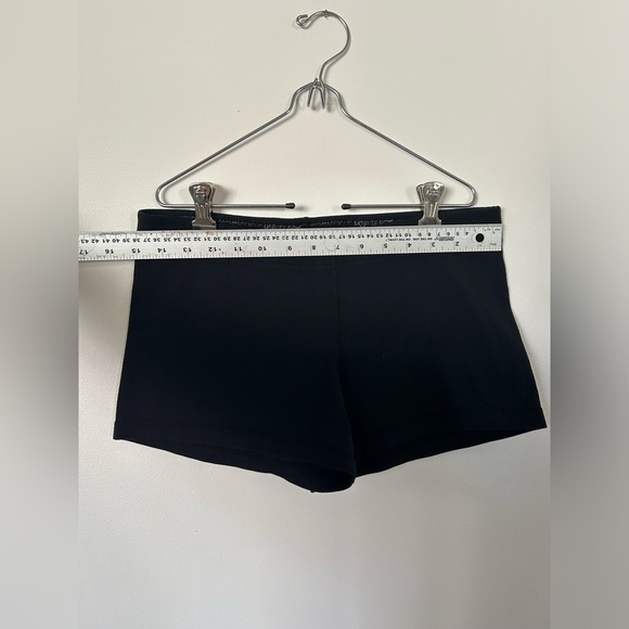 Lululemon Boogie On Shorts Black Size 6 - Picture 4 of 9
